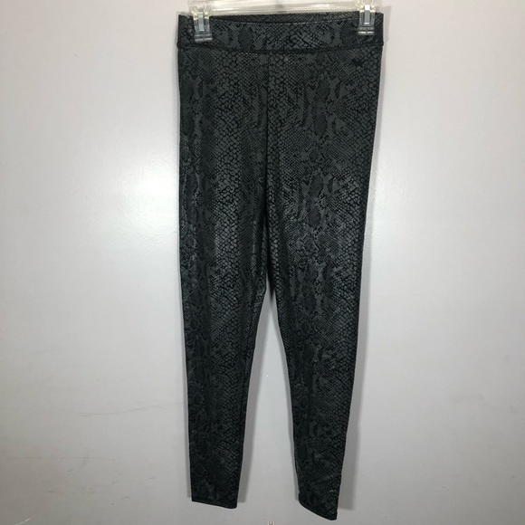 PINK Victoria’s Secret Women’s Black Knockout Tight Snakeskin Print Leggings - Picture 3 of 13